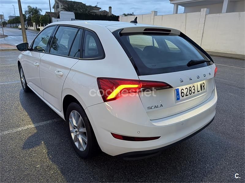 Usado Skoda Scala Ambition 95 CV (69 kW) 2022 Blanco Utilitario
