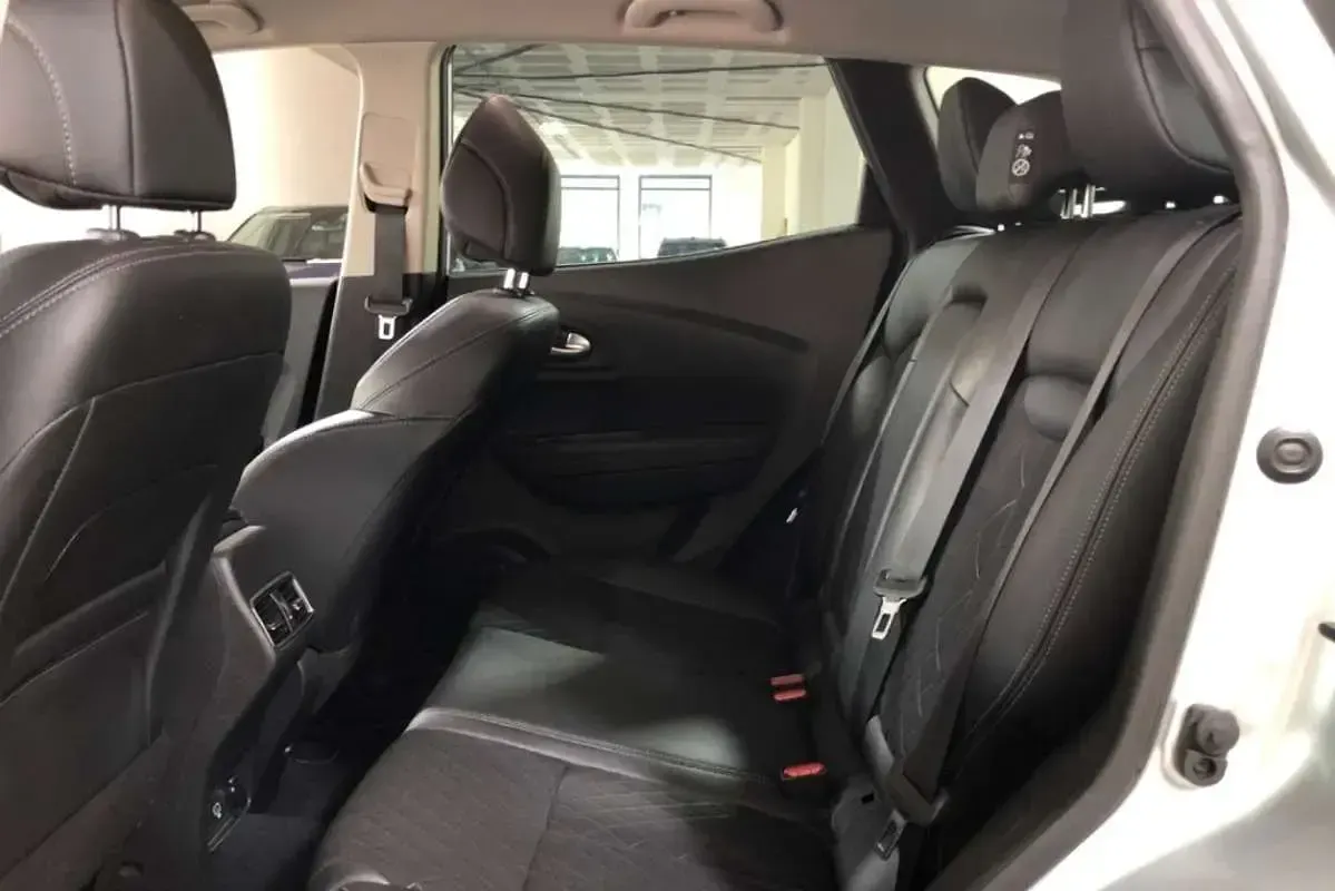 Usado Renault Kadjar Techno 116 CV (85 kW) 2022 Plateado SUV