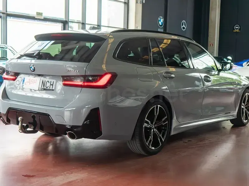 Usado BMW 318 Sport Line 150 CV (110 kW) 2025 Gris / plata Familiar