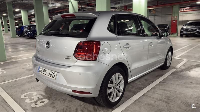 Usado VW Polo Sportline 90 CV (66 kW) 2016 Gris / plata Berlina
