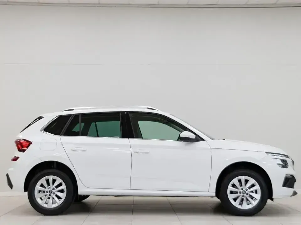 Usado Skoda Kamiq Selection 115 CV (84 kW) 2025 Blanco SUV