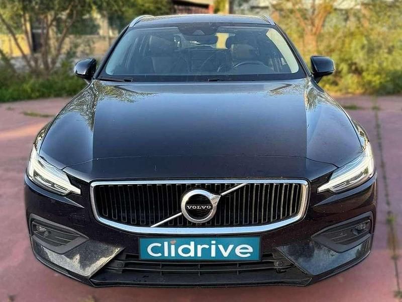 Käytetty Volvo V60 Momentum 150 HP (110 kW) 2020 Musta Farmari