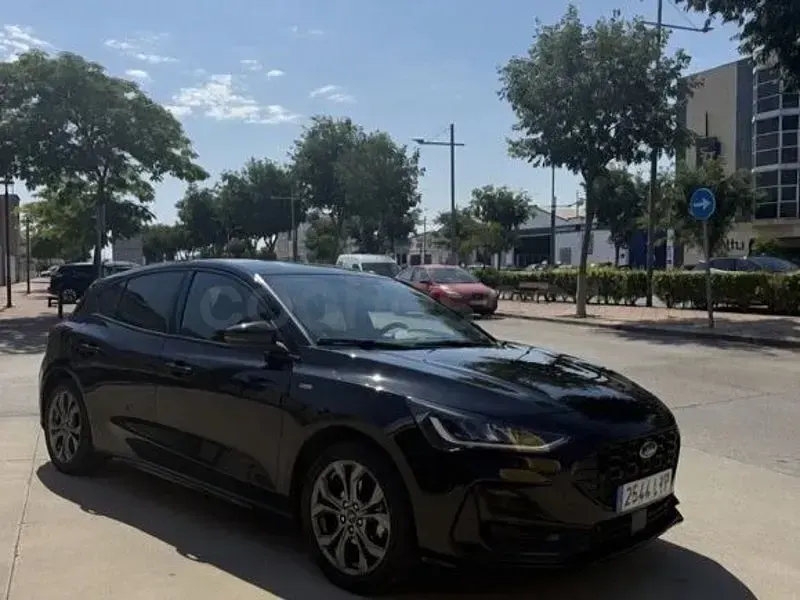Usado Ford Focus ST-Line 125 CV (91 kW) 2022 Negro Berlina