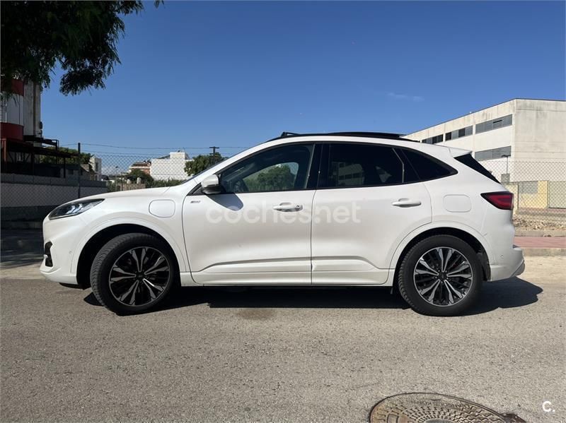 Usado Ford Kuga ST-Line 225 CV (165 kW) 2021 Blanco SUV
