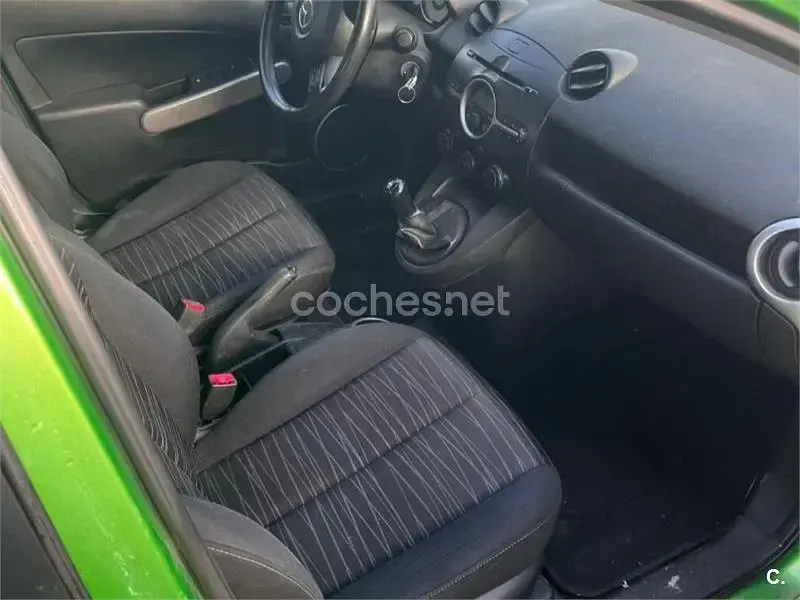 Usado Mazda 2 Active 68 CV (50 kW) 2008 Verde Utilitario