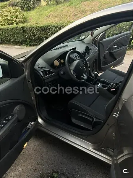 Usado Renault Mégane III Dynamique 110 CV (80 kW) 2012 Beige Berlina