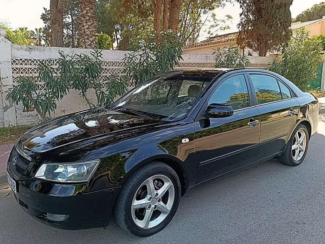 Usado Hyundai Sonata Style 140 CV (102 kW) 2008 Negro Berlina