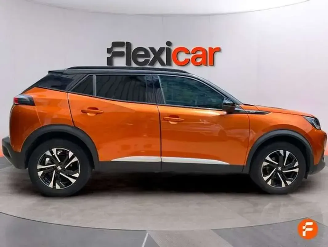 Usado Peugeot 2008 Allure 131 CV (96 kW) 2021 Naranja SUV