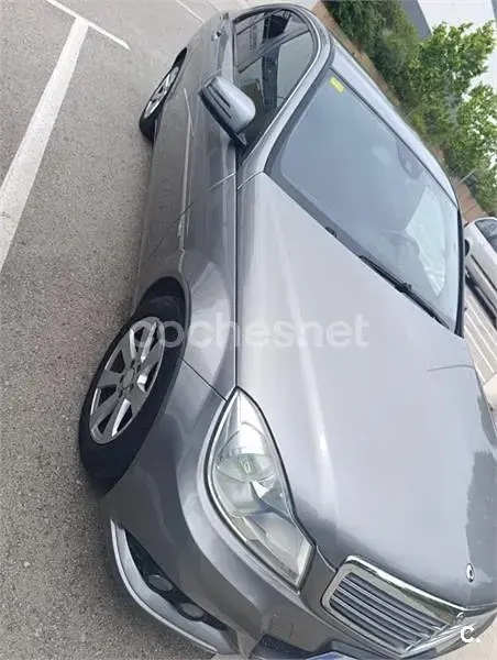 Usado Mercedes C180 120 CV (88 kW) 2011 Gris / plata Berlina