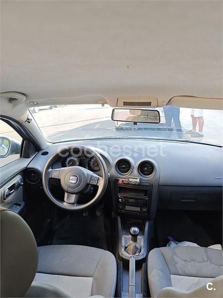 Gris / plata Usado 2005 Seat Cordoba Reference Berlina | 2600 € (Precio justo) - Imagen 1/4
