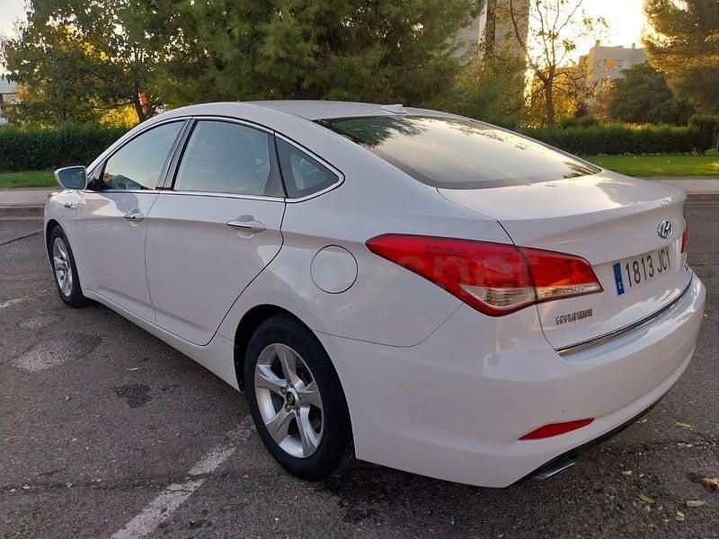 Usado Hyundai i40 136 CV (100 kW) 2015 Blanco Berlina