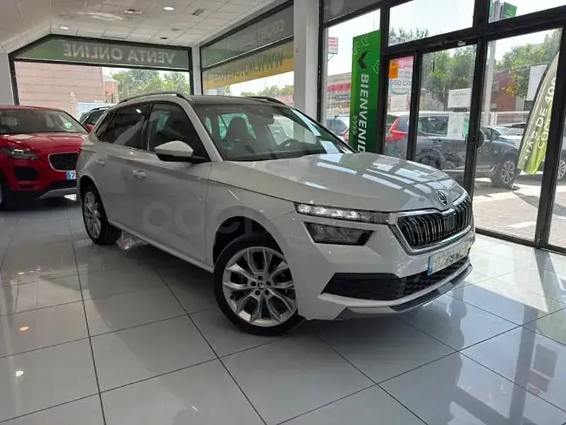 Usado Skoda Kamiq 110 CV (80 kW) 2023 Blanco SUV