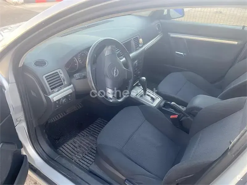 Usado Opel Vectra Elegance 150 CV (110 kW) 2006 Gris / plata Berlina