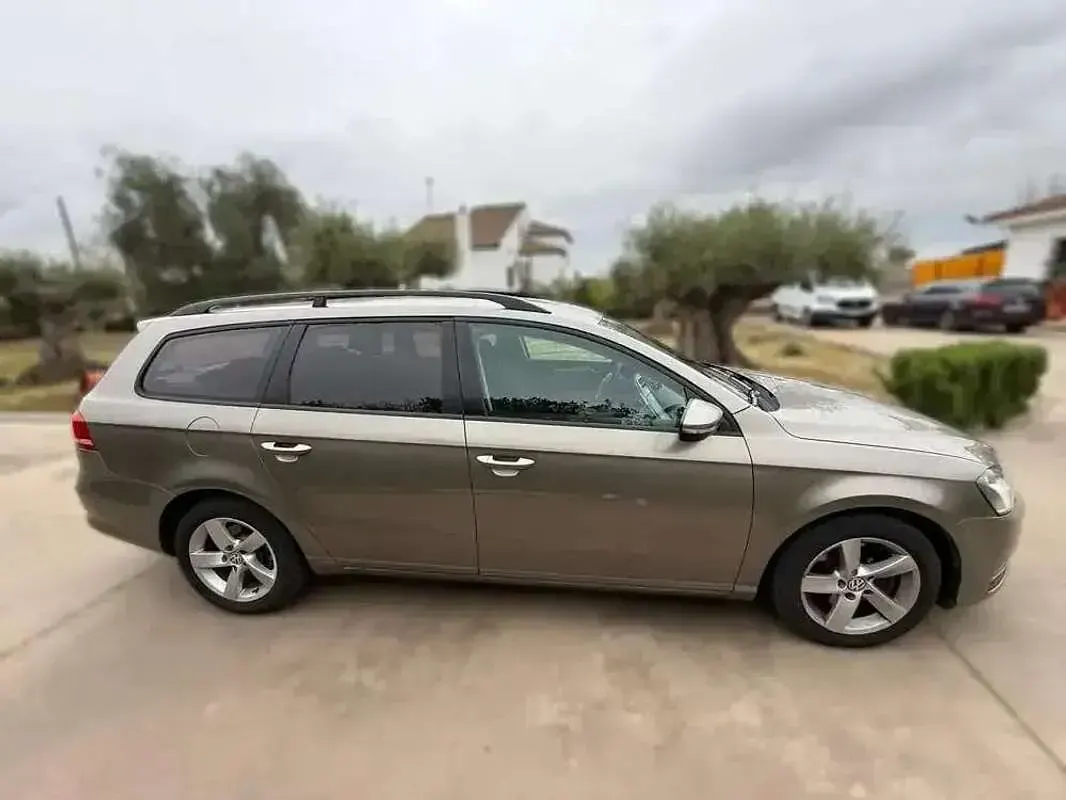 Usado VW Passat Advance 105 CV (77 kW) 2013 Gris Familiar