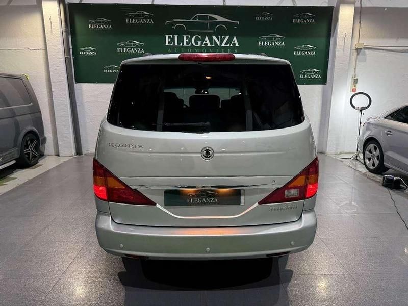 Usado SsangYong Rodius Limited 165 CV (121 kW) 2012 Gris / plata Monovolumen