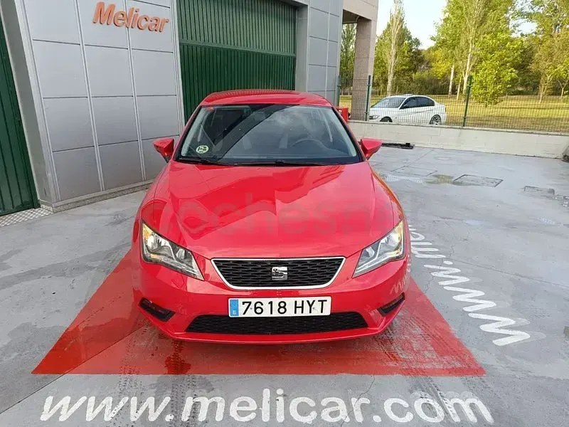 Usado Seat Leon Reference 105 CV (77 kW) 2014 Rojo Berlina
