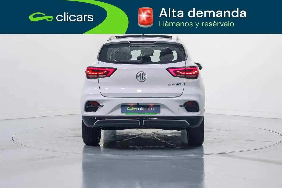 Usado MG ZS Luxury 130 kW (177 CV) 2023 Blanco SUV