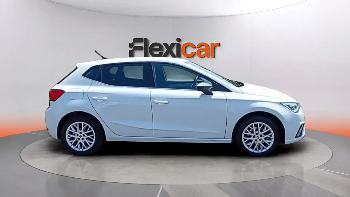 Usado Seat Ibiza 116 CV (85 kW) 2024 Gris Utilitario
