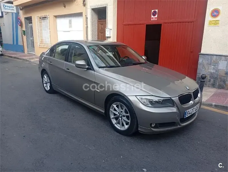 Usado BMW 318 143 CV (105 kW) 2010 Beige Berlina