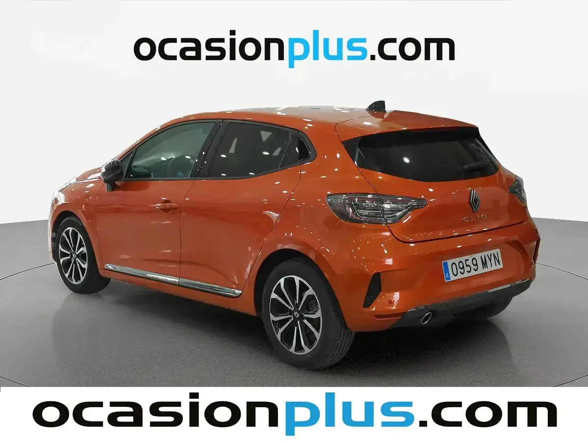 Usado Renault Clio V Techno 90 CV (66 kW) 2025 Naranja Berlina