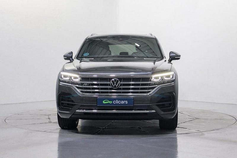 Usado VW Touareg R-line 286 CV (210 kW) 2021 Gris / plata SUV