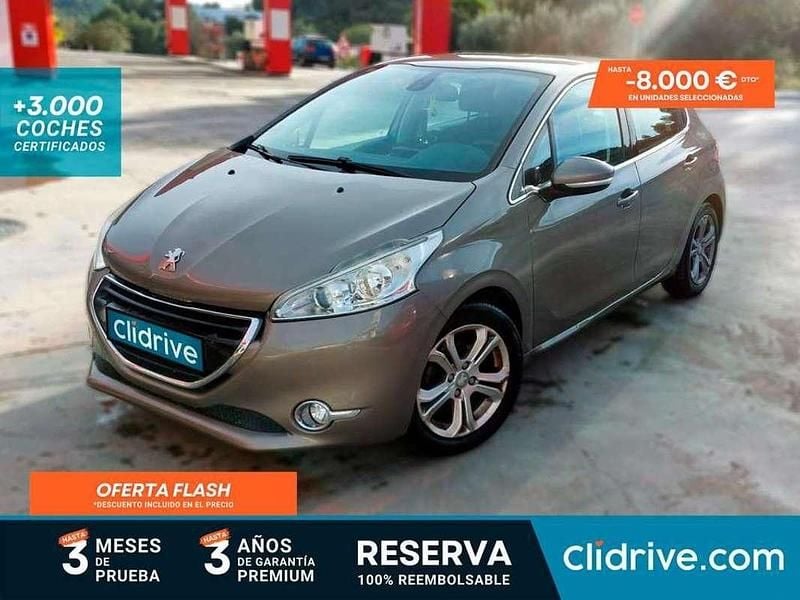 Usado Peugeot 208 Allure 92 CV (67 kW) 2015 Beige Utilitario