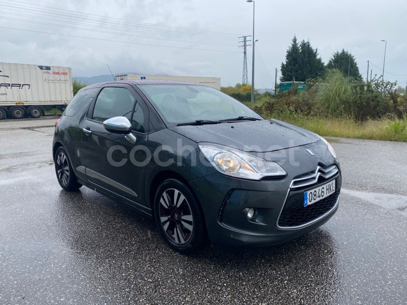 Gris / plata Usado 2012 Citroën DS3 Berlina | 5999 € - Imagen 1/4