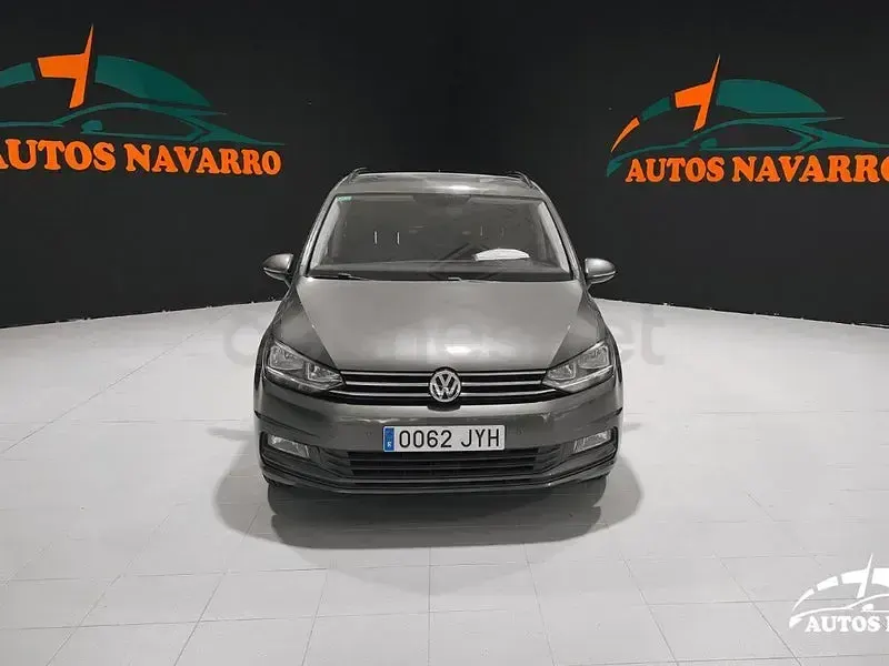 Usado VW Touran Advance 115 CV (84 kW) 2017 Gris / plata Monovolumen