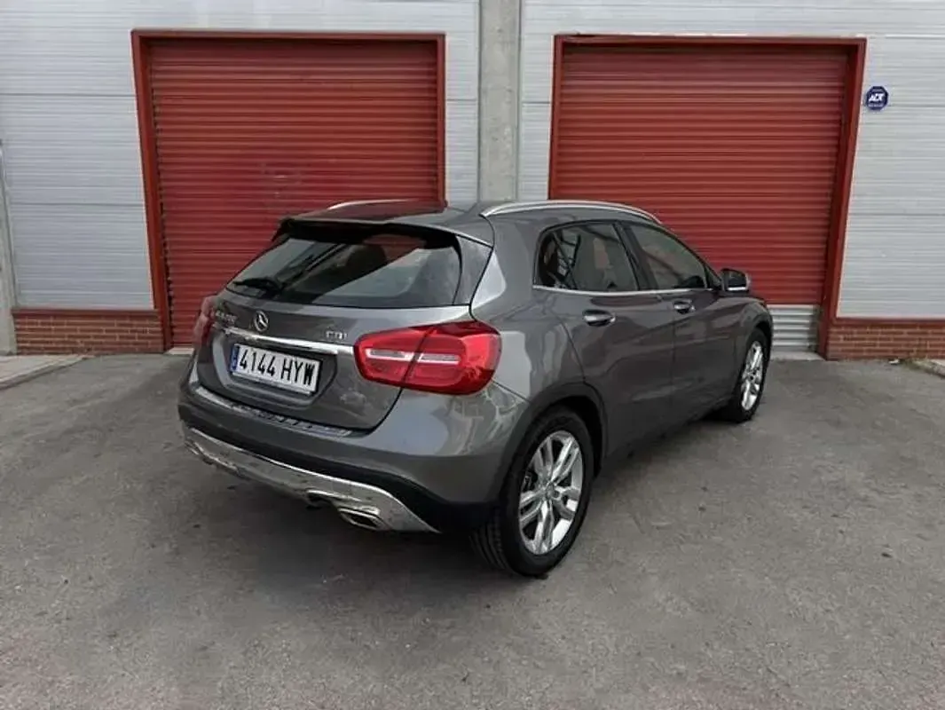 Usado Mercedes GLA200 AMG line 136 CV (100 kW) 2014 Gris SUV