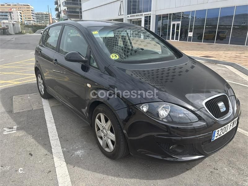 Usado Seat Altea Reference 105 CV (77 kW) 2007 Negro Monovolumen