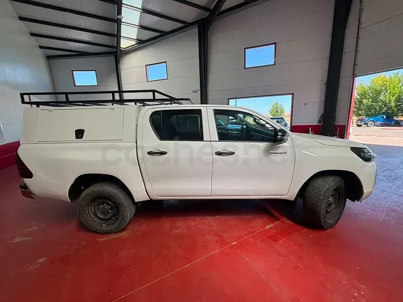 Usado Toyota HiLux 150 CV (110 kW) 2021 Blanco Pickup/Camioneta