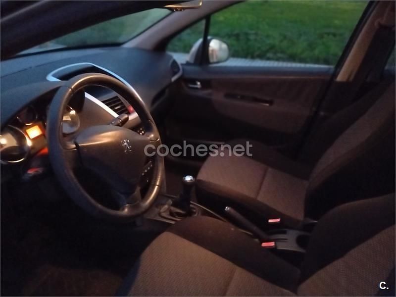 Usado Peugeot 207 Sport 70 CV (51 kW) 2009 Gris / plata Berlina