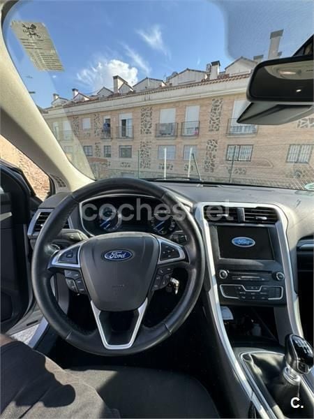 Usado Ford Mondeo Trend 120 CV (88 kW) 2016 Gris / plata Berlina