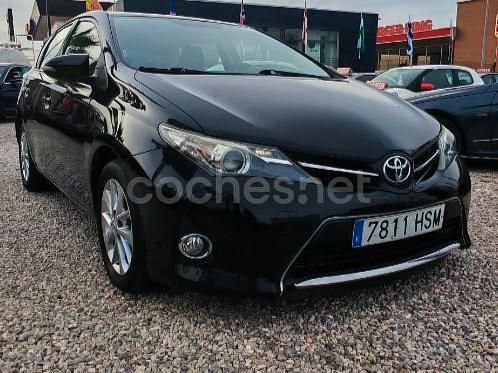 Usado Toyota Auris Live 90 CV (66 kW) 2014 Negro Berlina