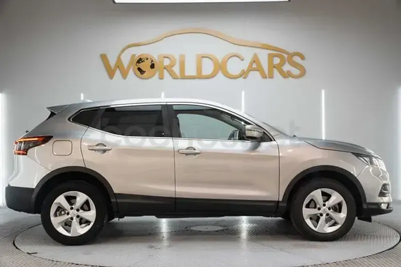 Usado Nissan Qashqai Acenta 115 CV (84 kW) 2018 Gris / plata SUV