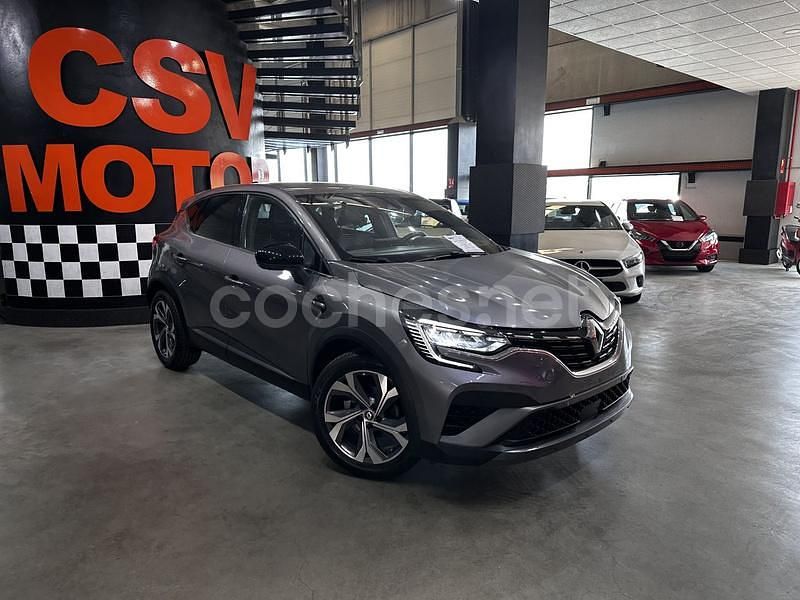 Usado Renault Captur RS Line 90 CV (66 kW) 2022 Gris / plata SUV