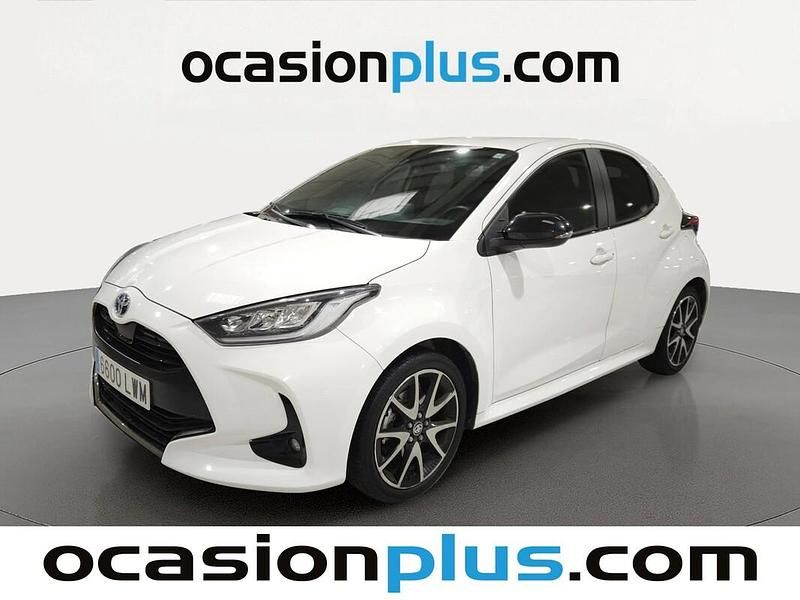 Usado Toyota Yaris Style 116 CV (85 kW) 2022 Blanco Utilitario