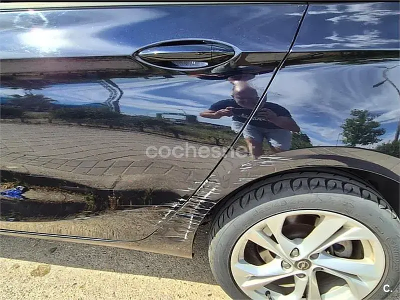 Usado Opel Astra Dynamic 136 CV (100 kW) 2018 Negro Familiar