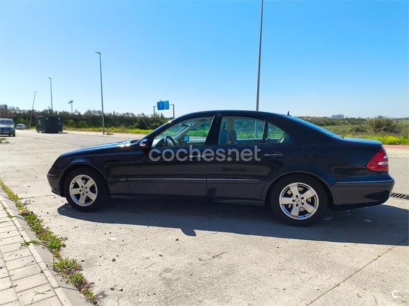 Usado Mercedes E320 Avantgarde 224 CV (164 kW) 2006 Azul Berlina