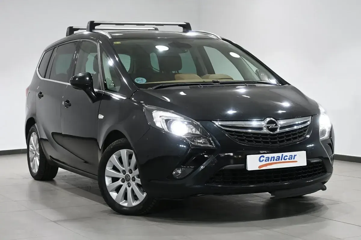 Usado Opel Zafira Tourer Excellence 136 CV (100 kW) 2016 Negro Monovolumen