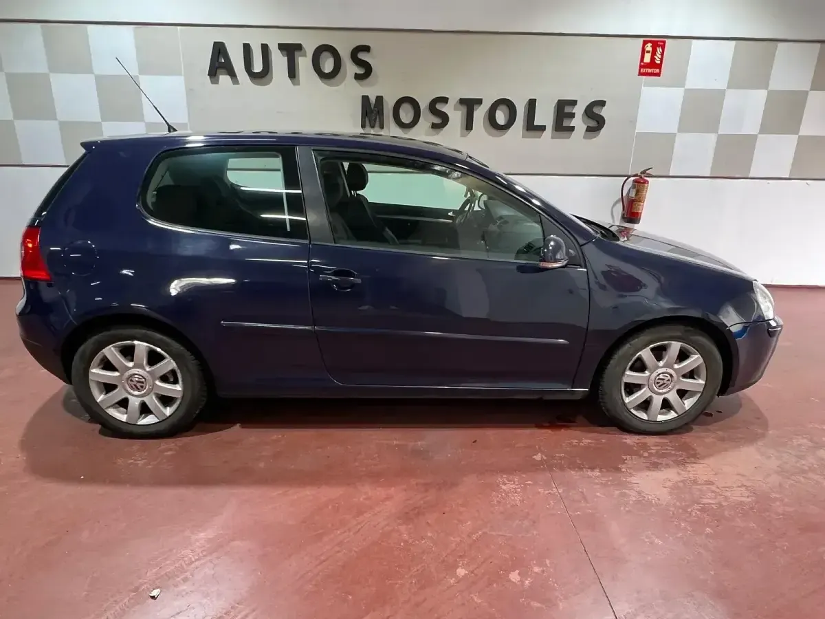 Usado VW Golf IV Trendline 105 CV (77 kW) 2006 Azul Berlina