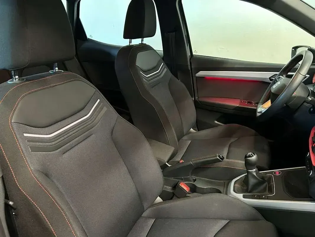 Usado Seat Arona FR 114 CV (83 kW) 2025 Gris SUV
