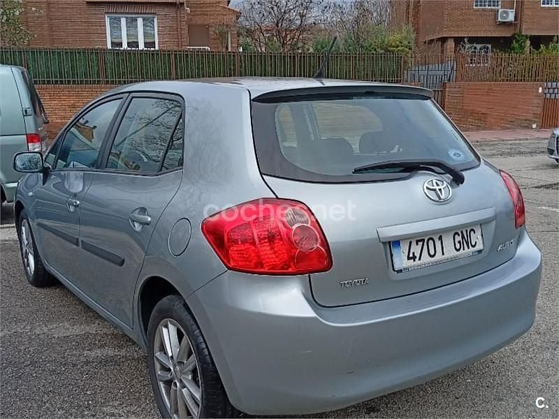 Usado Toyota Auris Active 132 CV (97 kW) 2011 Gris / plata Utilitario