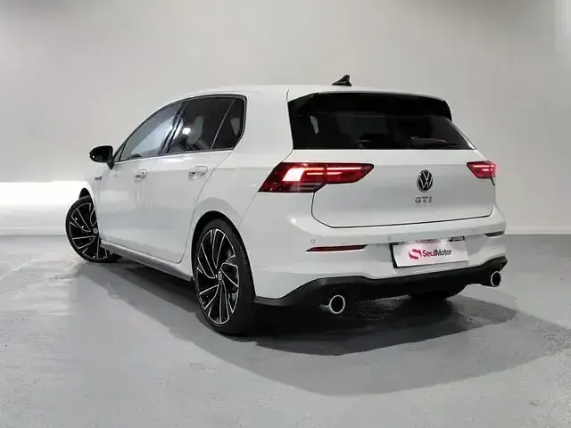 Usado VW Golf VIII GTI 245 CV (180 kW) 2023 Blanco Utilitario