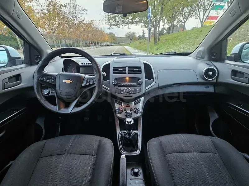 Usado Chevrolet Aveo LT 84 CV (61 kW) 2011 Blanco Berlina