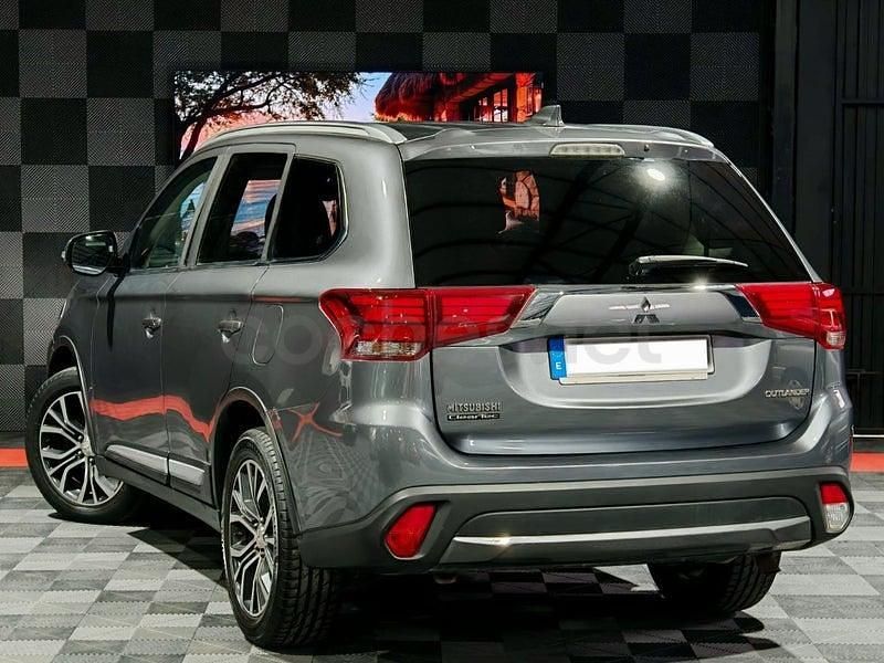 Usado Mitsubishi Outlander Motion 150 CV (110 kW) 2017 Gris / plata SUV