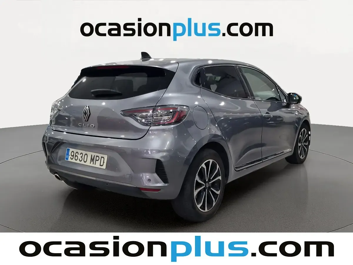 Usado Renault Clio Techno 90 CV (66 kW) 2024 Gris Utilitario