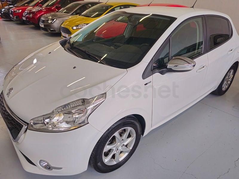Usado Peugeot 208 Style 82 CV (60 kW) 2014 Blanco Utilitario