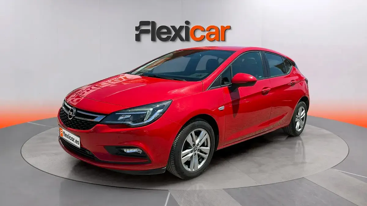 Usado Opel Astra Selective 110 CV (80 kW) 2018 Rojo Berlina