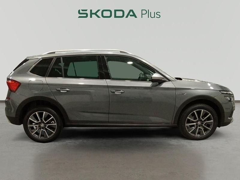 Usado Skoda Kamiq 110 CV (80 kW) 2022 Gris SUV